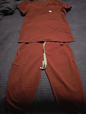 Figs Set Burgundy S/SP